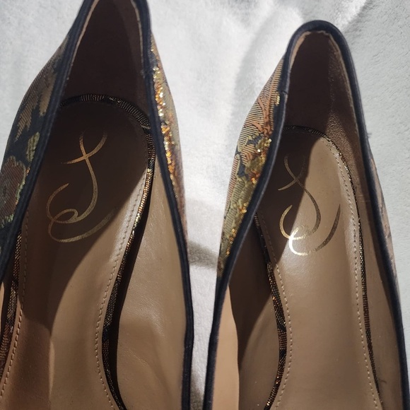 Elegant Gold and Black Women's Heels - Picture 8 of 8